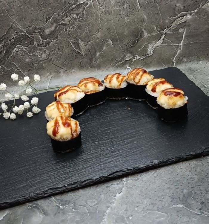 Запеченный угорь с лососем