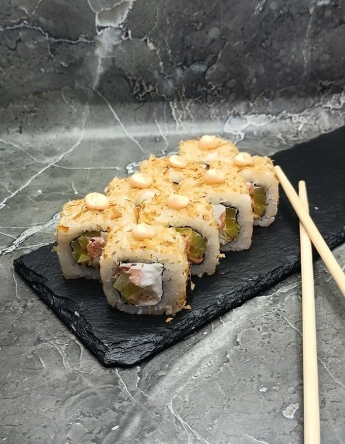 Бонито с жареным лососем