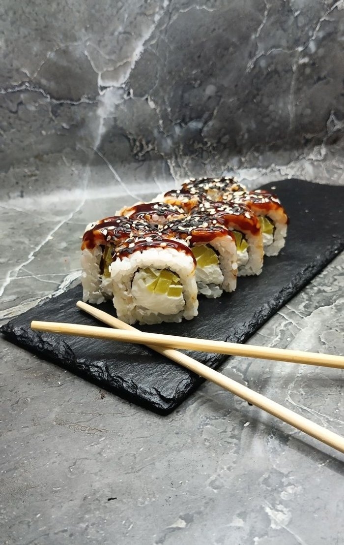 Унаги Тизу маки