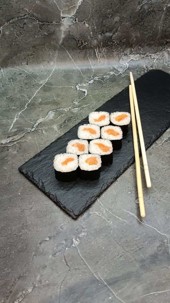 Маки с лососем