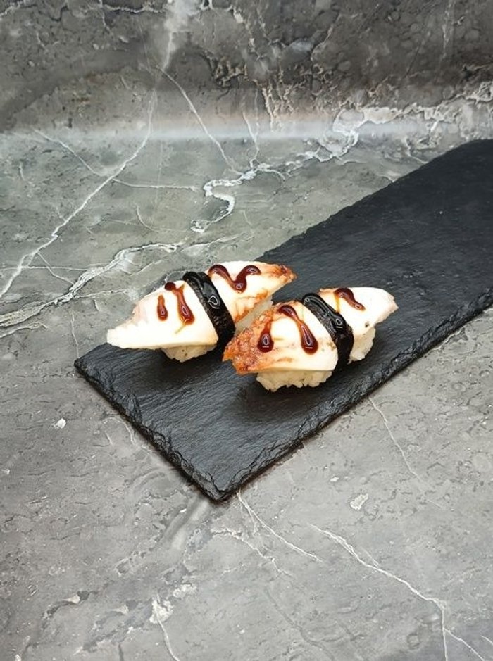 Суши с угрем